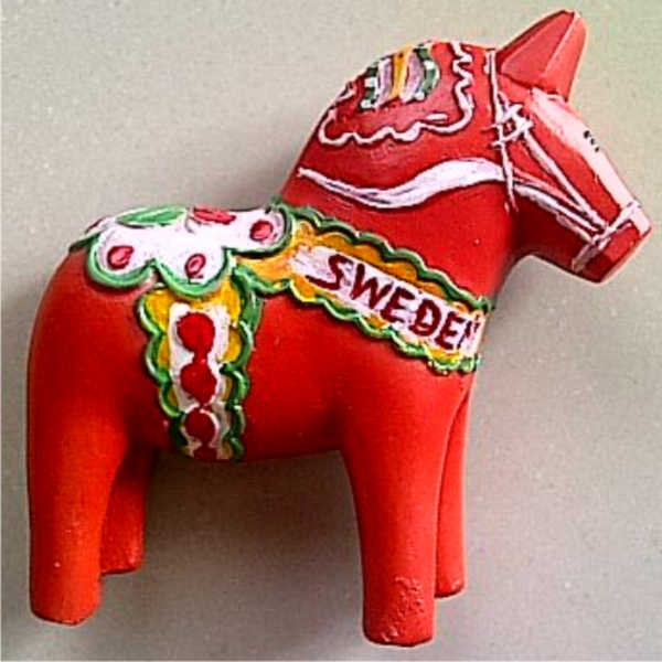Jual Souvenir Magnet kulkas kuda merah Swedia